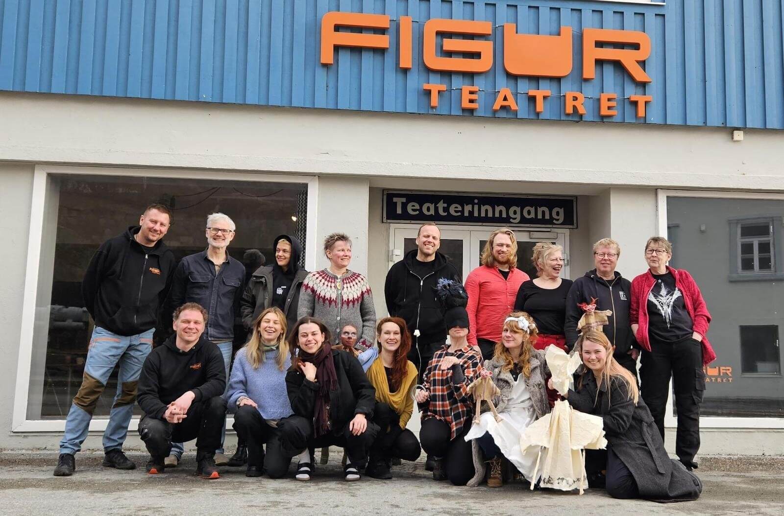 Group photo Stamsund Figur teatret at Darker side of puppetry workshop